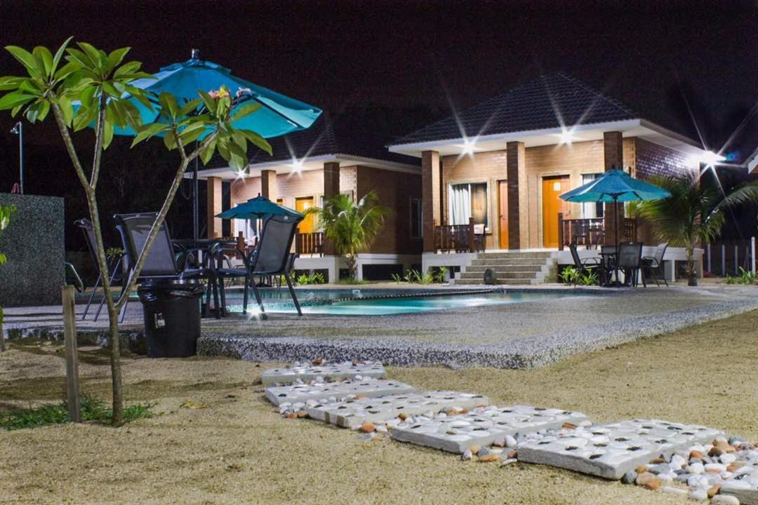 Hotel Casa Tanjung Jara à Dungun Extérieur photo