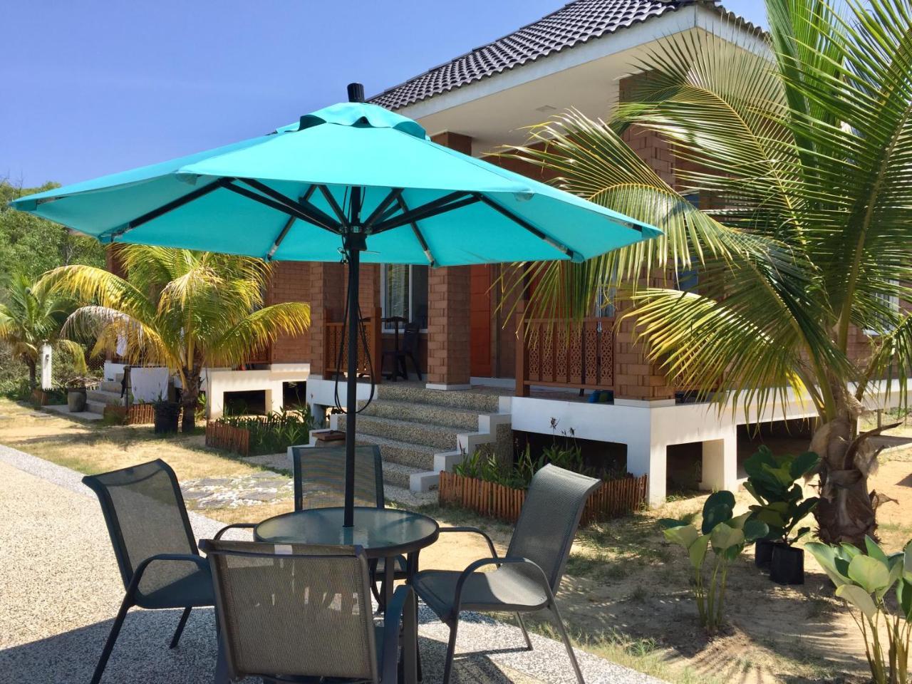 Hotel Casa Tanjung Jara à Dungun Extérieur photo